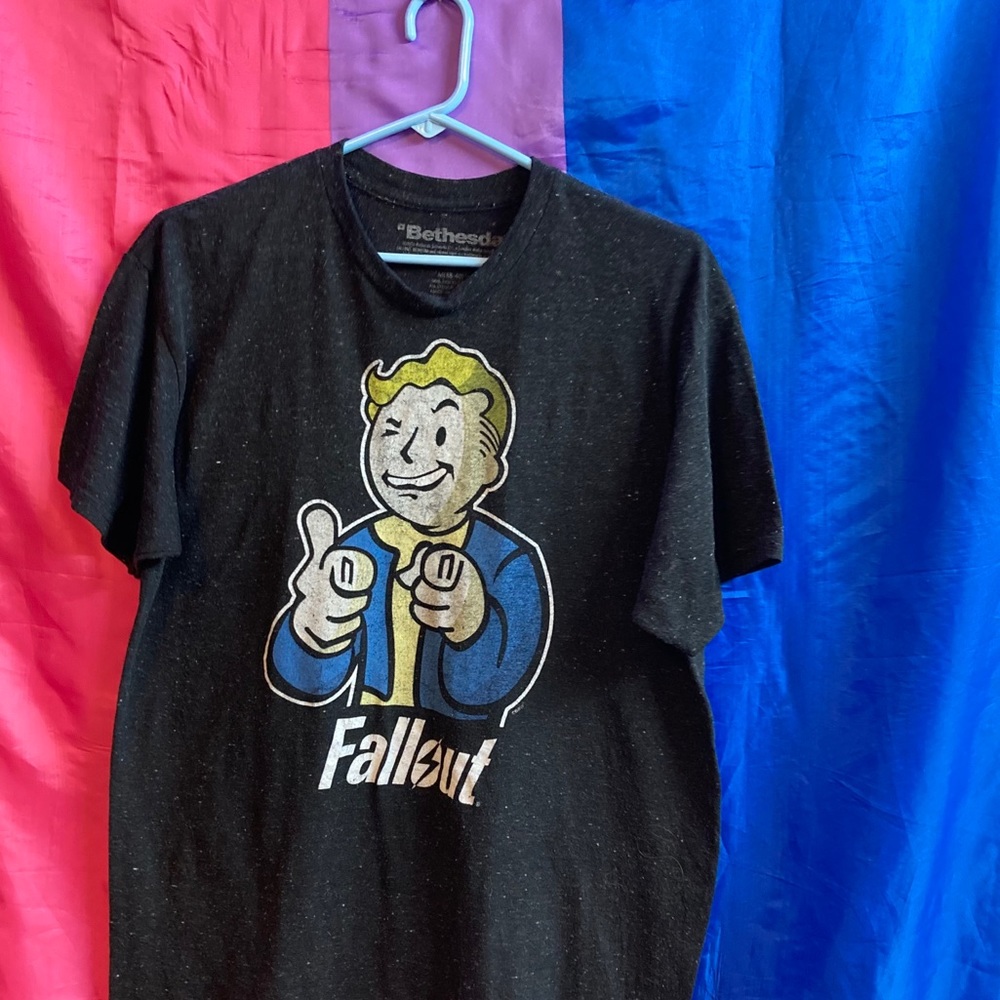 Fallout T-shirt - Picture 2 of 3